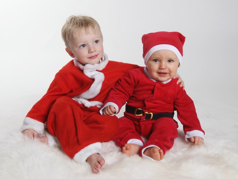 Alfred, snart 3 år och Julius Nilsson, 9 månader, Umeå, vill skicka en julhälsning till släkt och vänner.
